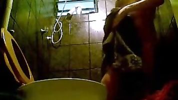 High profile mumbai model in Taj Hotel with her boyfriend taking shower recorded by hidden cam fixed by room service.