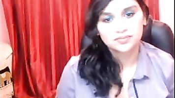 Chubby Indian girls on sex cam once again back with her stripping and pussy show!.