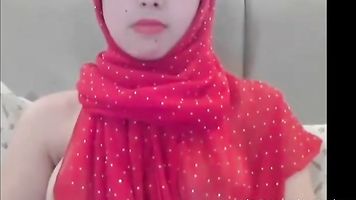 Cute Arab camgirl shows boobs.