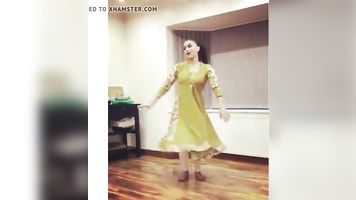 UK Pakistani Uni Girl Dance Non Nude Traditional NON Nude