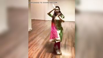 Clothed hot dance by beautiful pretty on hindi song