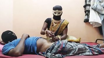 चालक ने फटी हुई चूत का बहुत मज़ा लिया