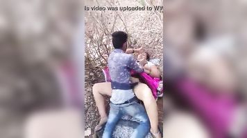 Desi school couple enjoy sex