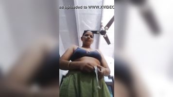 Married sourashtra aunty showing to his ex lover