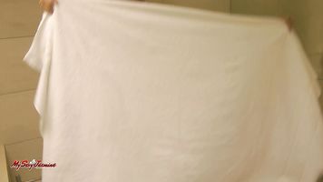 But in here their is no neighbor, its Jasmine college babe from Delhi exposing on her own in bath tub.